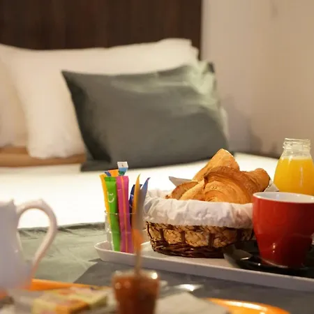 Du Marche Hotel *